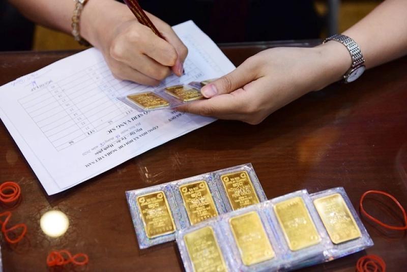 Giá vàng hôm nay 4.7.2025: Trong nước đắt hơn thế giới trên 15 triệu đồng- Ảnh 1.