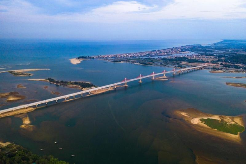 Quảng Ngãi đứng đầu cả nước về tăng trưởng GRDP- Ảnh 1.