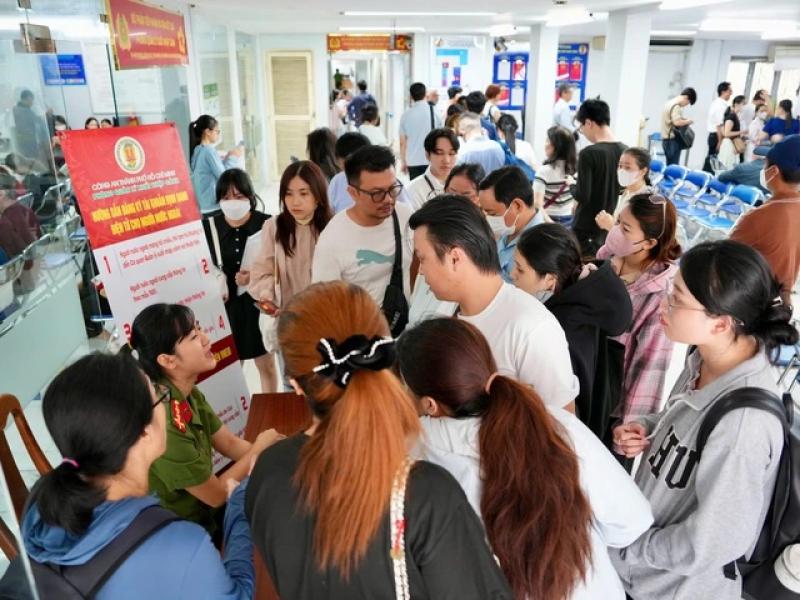 Công an TP.HCM công bố đường dây nóng tiếp nhận phản ánh tiêu cực, tham nhũng- Ảnh 2.