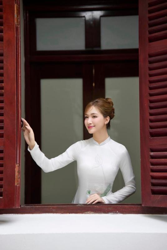Hòa Minzy góp mặt trong Mưa đỏ với vai diễn khách mời bất ngờ - Ảnh 1. Hòa Minzy góp mặt trong Mưa đỏ với vai diễn khách mời bất ngờ - Ảnh 1.