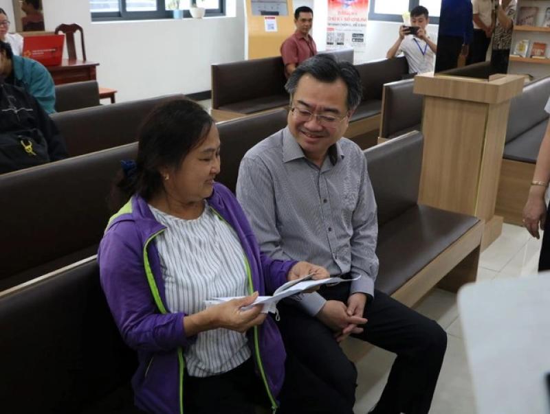 Ông Nguyễn Thanh Nghị thăm hỏi người dân ở phường- Ảnh 2.