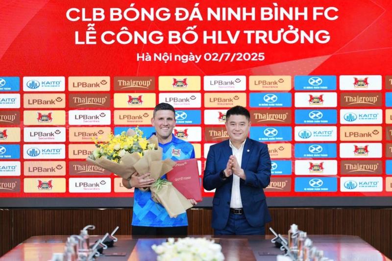 Tò mò lễ công bố tân HLV Tây Ban Nha của Ninh Bình: V-League khốc liệt ngay từ bây giờ- Ảnh 2.