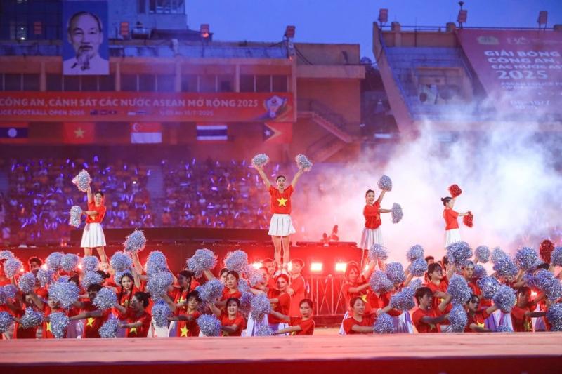 Thủ tướng Phạm Minh Chính dự lễ khai mạc giải bóng đá Công an-Cảnh sát ASEAN  - Ảnh 8.