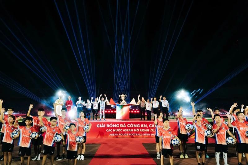 Thủ tướng Phạm Minh Chính dự lễ khai mạc giải bóng đá Công an-Cảnh sát ASEAN  - Ảnh 10.