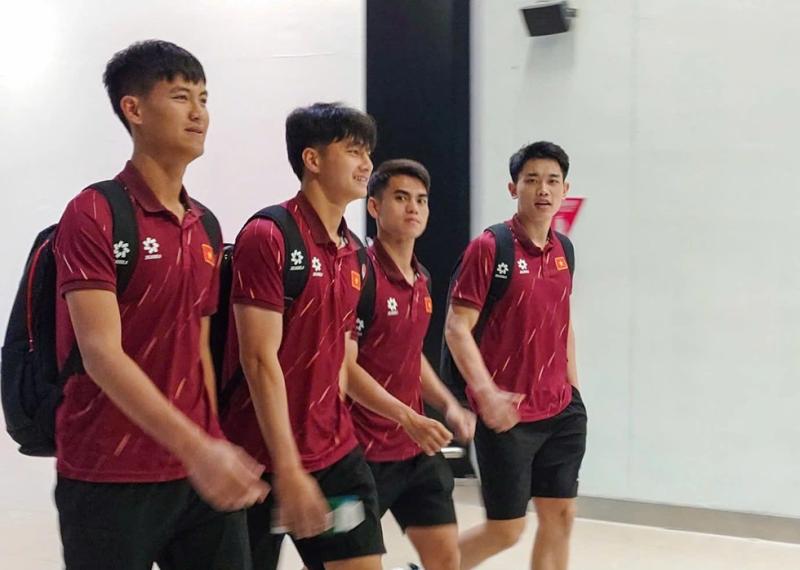 U.23 Việt Nam đến Indonesia an toàn, tập ngay ngày đầu: Chinh phục đỉnh cao khu vực- Ảnh 5.