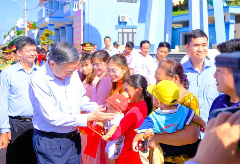 13 đặc khu của Việt Nam: Đặc khu Cồn Cỏ pháo đài xanh trên Biển Đông- Ảnh 1.