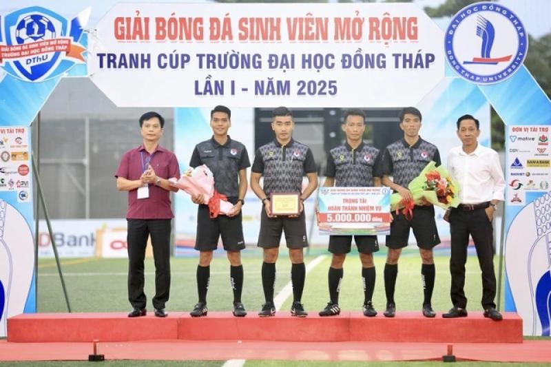 Một cầu thủ đá hỏng 2 quả 11 m, đội Trường ĐH Đồng Tháp đánh rơi chức vô địch- Ảnh 7.