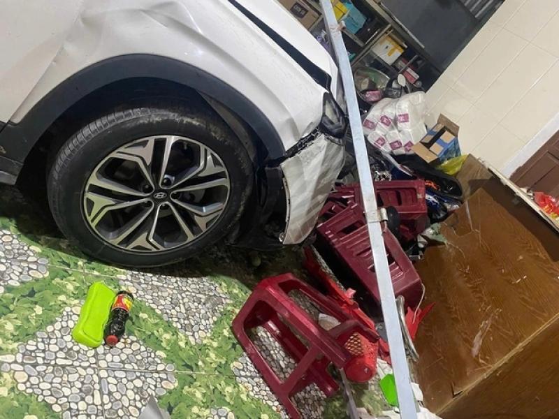 Chủ xe 'hứa' đền bù nhưng lặng lẽ rời đi sau khi gây tai nạn- Ảnh 2.