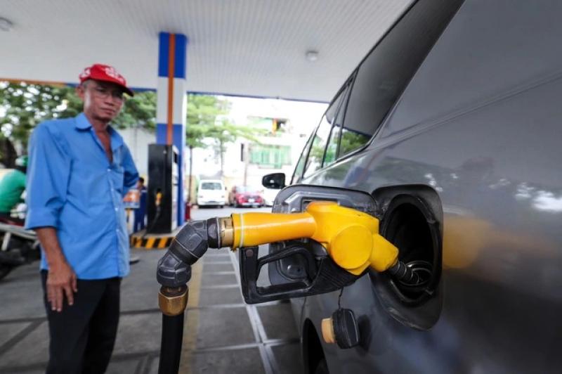 Xăng E10 sắp bán tại TP.HCM khác gì so với xăng RON 95 hiện hành? - Ảnh 2.