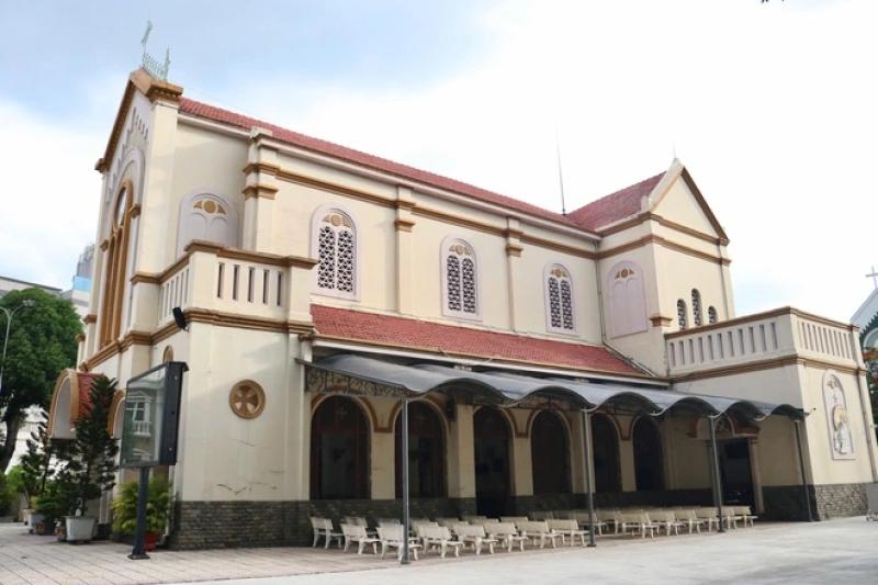 Nhà thờ cổ ở TP.HCM, do đại gia 'giàu hơn vua Bảo Đại' xây dựng- Ảnh 4.