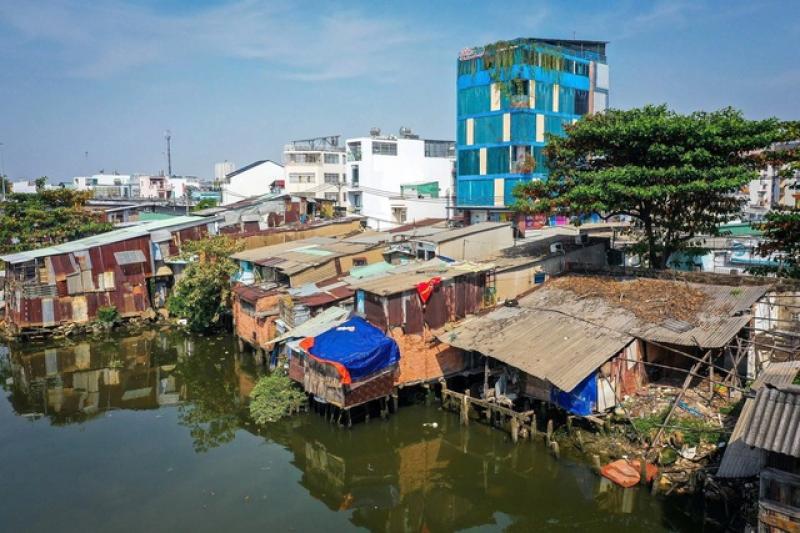 Di dời gần 40.000 nhà ven kênh, TP.HCM làm gì với quỹ đất sạch?- Ảnh 1.