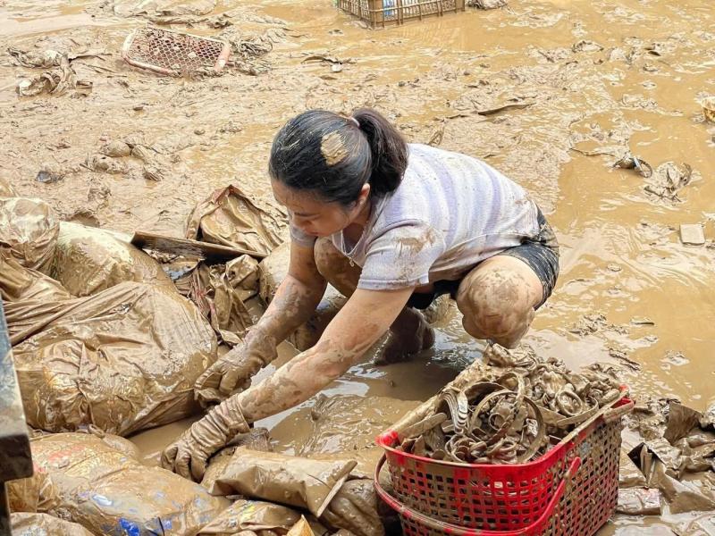 Nghệ An lũ lụt: Nỗ lực khắc phục và hỗ trợ người dân sau thiên tai - Ảnh 1.