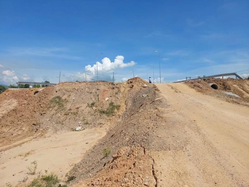Cầu xây xong, đường chưa nối: Người dân sốt ruột chờ thông tuyến- Ảnh 3.