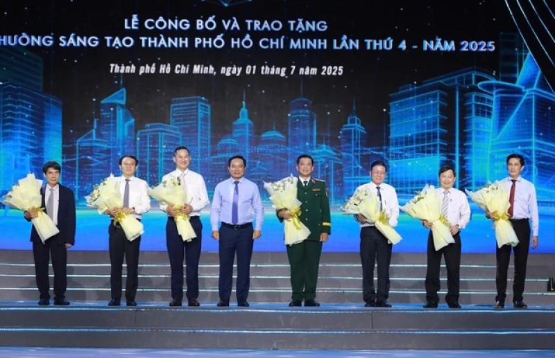 TP.HCM trao Giải thưởng Sáng tạo năm 2025- Ảnh 1. TP.HCM trao Giải thưởng Sáng tạo năm 2025- Ảnh 1.