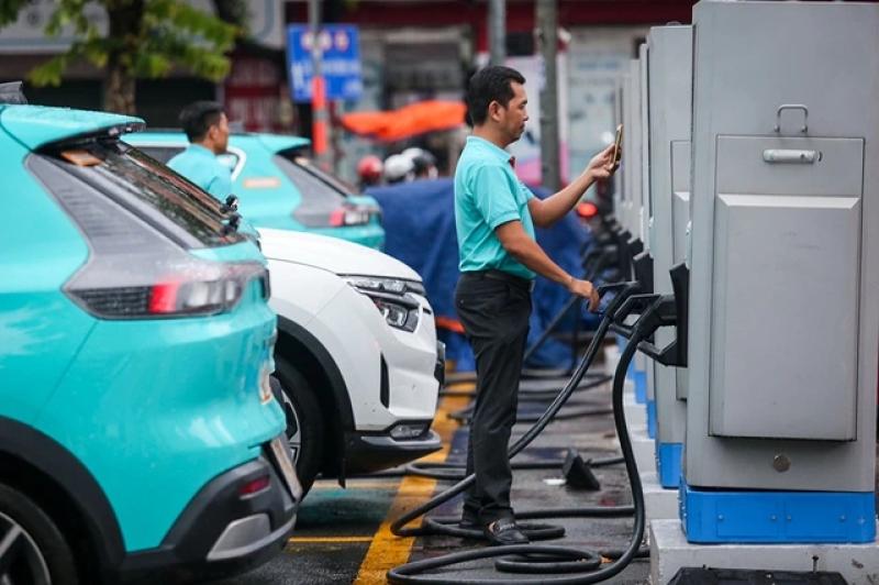 Chỉ khi giải được nỗi lo trạm sạc, người dân mới an tâm chuyển sang xe điện- Ảnh 2.
