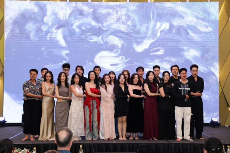 'Hot girl EILTS' Tâm Thảo, con gái Hoàng Mập hoàn thành khóa 'Ươm mầm tài năng'- Ảnh 1. 'Hot girl EILTS' Tâm Thảo, con gái Hoàng Mập hoàn thành khóa 'Ươm mầm tài năng'- Ảnh 1.