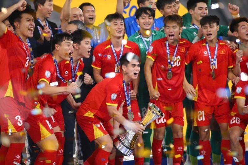 Bộ trưởng Nguyễn Văn Hùng gặp mặt, khen thưởng U.23 Việt Nam sau chiến tích lịch sử- Ảnh 2.