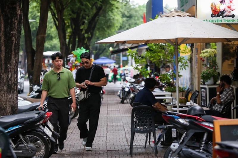 TP.HCM ngưng thu phí vỉa hè, chuẩn bị đề án quản lý mới- Ảnh 1.