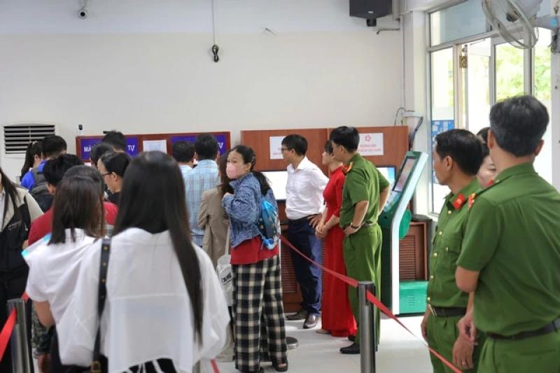 Người dân hài lòng với dịch vụ ‘một cửa’ tại P.Nha Trang- Ảnh 2.