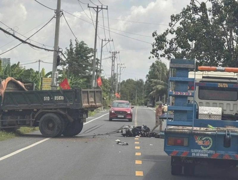TP.HCM: 2 mẹ con tử vong thương tâm sau va chạm xe ben- Ảnh 1.