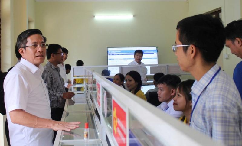 Phó chủ tịch TP.Đà Nẵng 'gợi ý' thuê cán bộ VNPT, Viettel về làm việc tại xã - Ảnh 2.