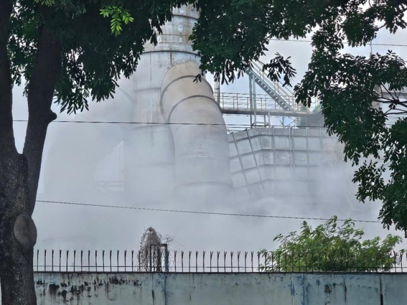TP.HCM: Xỉ thép nhà máy bay ra môi trường gây bụi mù mịt, dân thở không nổi- Ảnh 1.