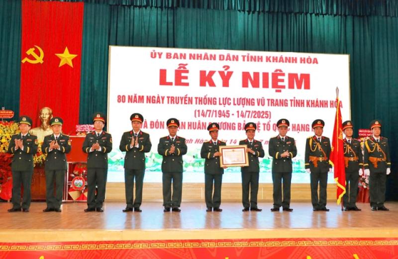 Khánh Hòa kỷ niệm 80 năm ngày truyền thống lực lượng vũ trang- Ảnh 1.