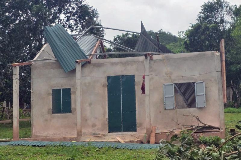 Quảng Trị: Ảnh hưởng bão số 3, nhiều nhà dân bị tốc mái, đổ sập- Ảnh 2.