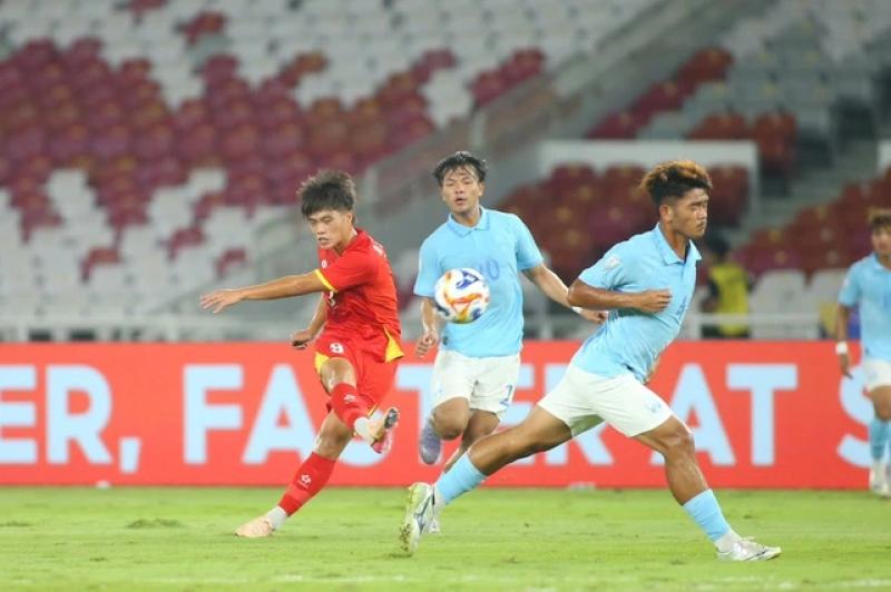 Tiền đạo U.23 Việt Nam tạo cột mốc khó tin: Thoát khỏi cái bóng 'vua giải trẻ'- Ảnh 1.