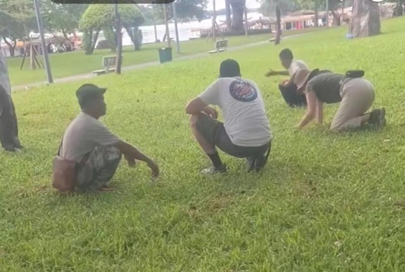 Hàng trăm người Huế tìm nhẫn kim cương cho du khách nước ngoài- Ảnh 2.