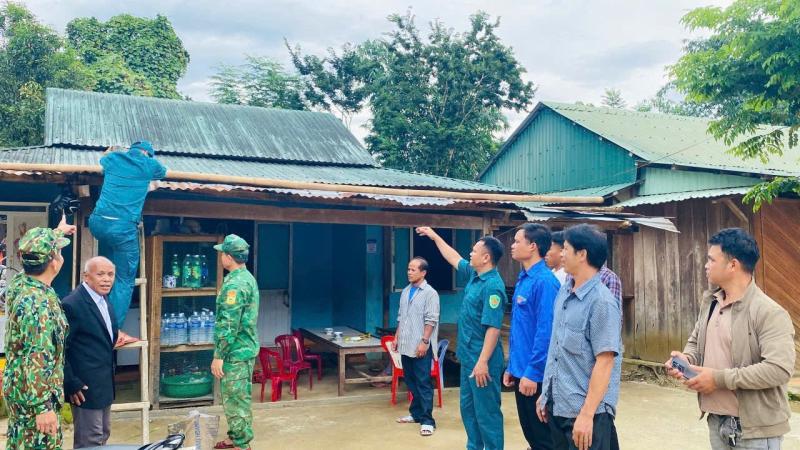 Đà Nẵng: Lực lượng vũ trang từ miền núi xuống biển, căng mình chống bão số 5- Ảnh 5. Đà Nẵng: Lực lượng vũ trang từ miền núi xuống biển, căng mình chống bão số 5- Ảnh 5.