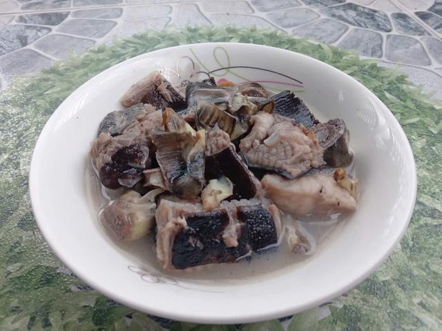 Cá đuối um bắp chuối - Ảnh 1.