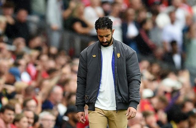 VAR 'trao' phạt đền phút 90+7, M.U thắng hú vía Burnley: HLV Amorim còn lâu mới hết lo- Ảnh 1. VAR 'trao' phạt đền phút 90+7, M.U thắng hú vía Burnley: HLV Amorim còn lâu mới hết lo- Ảnh 1.