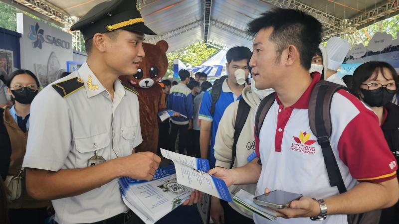 Hàng ngàn người tham gia ngày hội việc làm sân bay Long Thành- Ảnh 5.