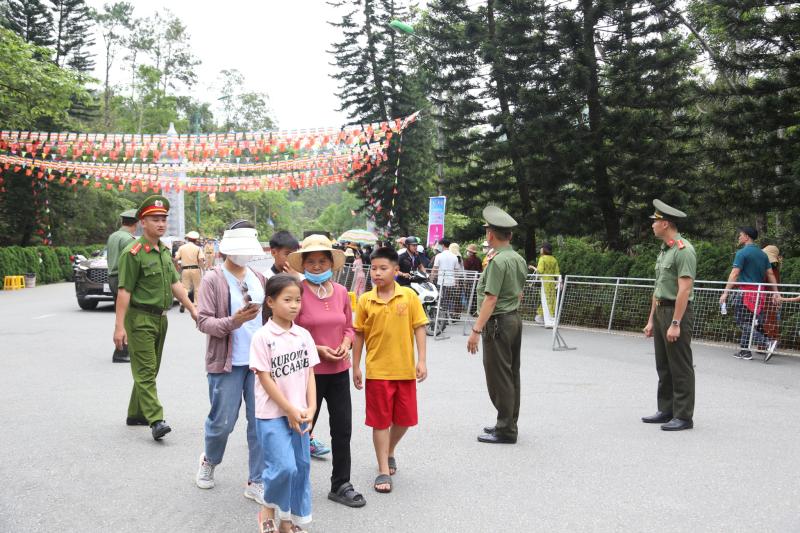 Giữ Tổ quốc bình yên: Bình yên miền đất Phật Yên Tử- Ảnh 3. Giữ Tổ quốc bình yên: Bình yên miền đất Phật Yên Tử- Ảnh 3.