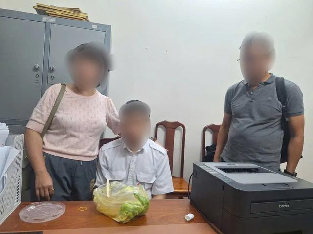 Công an TP.HCM giải cứu nam sinh bị 'bắt cóc online', lừa gần 3 tỉ đồng- Ảnh 1.