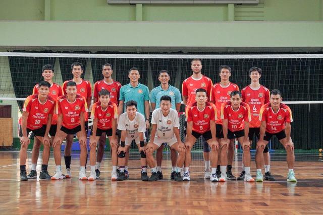 Ngoại binh cao 2,05 m cùng dàn sao Việt Nam đọ sức tại giải bóng chuyền Công an, Cảnh sát quốc tế- Ảnh 2.