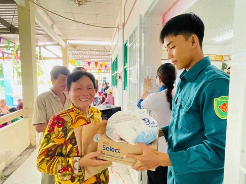 BV Chợ Rẫy, Báo Thanh Niên tổ chức khám bệnh nơi cuối cùng bản đồ Việt Nam - Ảnh 14.