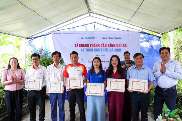 Báo Thanh Niên khánh thành cây cầu hơn 830 triệu đồng ở Cà Mau - Ảnh 7.