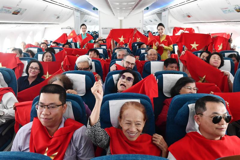 'Khối yêu nước' ra Thủ đô dự đại lễ trên những chuyến bay siêu đặc biệt - Ảnh 2.