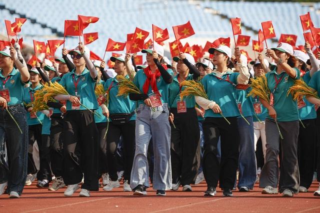 Vé máy bay, tàu xe 'nóng' cùng đại lễ- Ảnh 1. Vé máy bay, tàu xe 'nóng' cùng đại lễ- Ảnh 1.