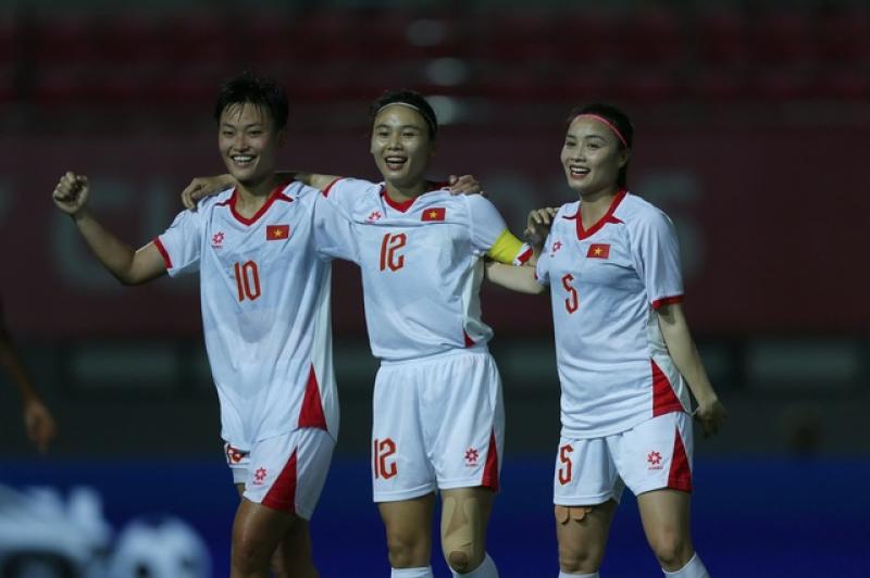 HLV Mai Đức Chung: ‘Đội tuyển nữ Việt Nam đáng ra phải thắng Indonesia 10-0, nghĩ cách thắng Thái’- Ảnh 2.