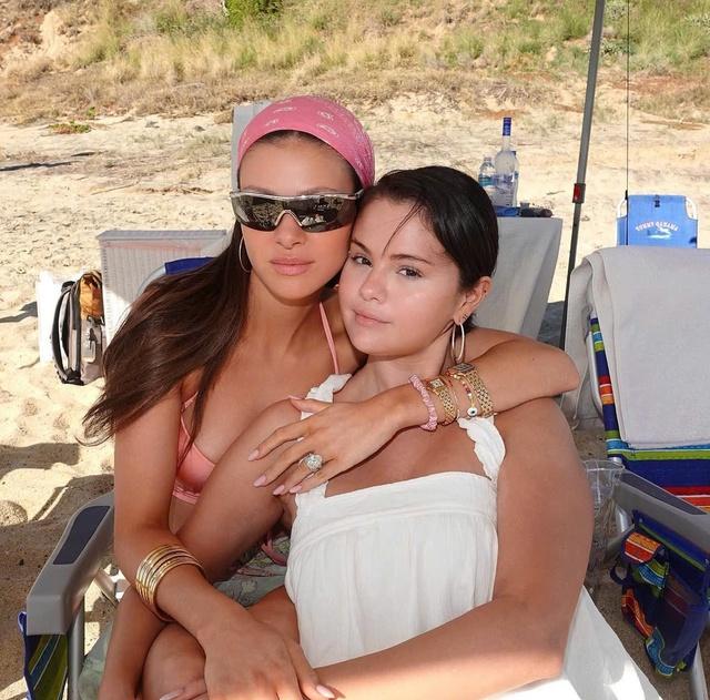 Selena Gomez 'quay lưng' với vợ chồng Brooklyn Beckham - Ảnh 2.