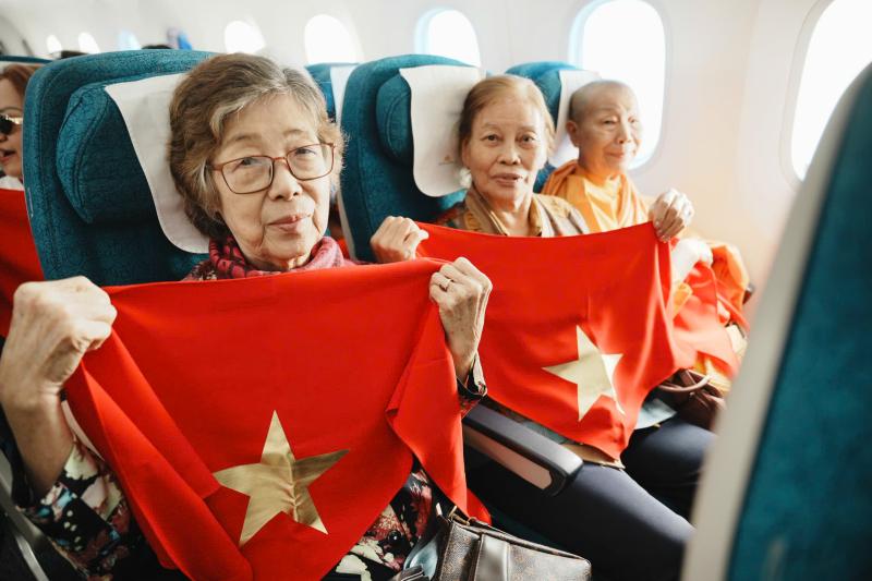 'Khối yêu nước' ra Thủ đô dự đại lễ trên những chuyến bay siêu đặc biệt - Ảnh 3.