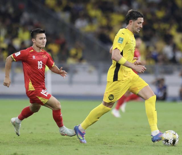 Sao nhập tịch Malaysia 'vạ miệng' về nguồn gốc: FIFA có cơ sở xử đội tuyển Việt Nam thắng 3-0?- Ảnh 1. Sao nhập tịch Malaysia 'vạ miệng' về nguồn gốc: FIFA có cơ sở xử đội tuyển Việt Nam thắng 3-0?- Ảnh 1.