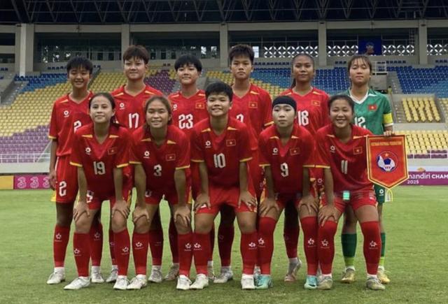 Bóng đá Việt Nam thêm một lần khiến Indonesia ‘rơi lệ' ngay tại xứ vạn đảo: Chiến công của U.16 nữ- Ảnh 1. Bóng đá Việt Nam thêm một lần khiến Indonesia ‘rơi lệ' ngay tại xứ vạn đảo: Chiến công của U.16 nữ- Ảnh 1.