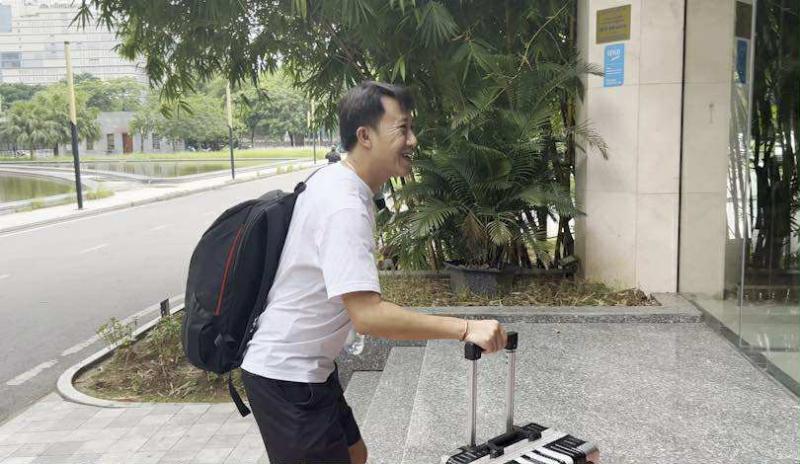 Đội tuyển Việt Nam hội quân, Cao Pendant Quang Vinh và Châu Ngọc Quang rất phong cách!- Ảnh 1.