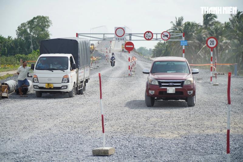 Người dân ‘xé rào’ vào công trường cầu Đại Ngãi vì không có biển cấm- Ảnh 4. Người dân ‘xé rào’ vào công trường cầu Đại Ngãi vì không có biển cấm- Ảnh 4.