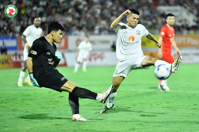 HAGL bị phạt vì lý do bất ngờ, V-League lo lắng các sân mất điện đột ngột sau mưa bão - Ảnh 3.