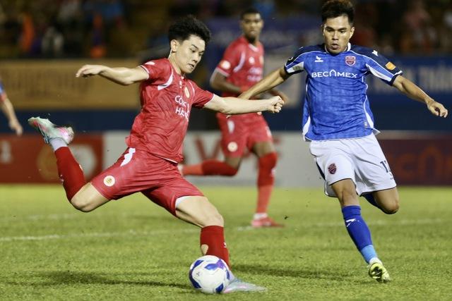 Bảng xếp hạng V-League mới nhất: CLB CAHN lên tốp 2, 'sốc' với vị trí của Ninh Bình- Ảnh 1.